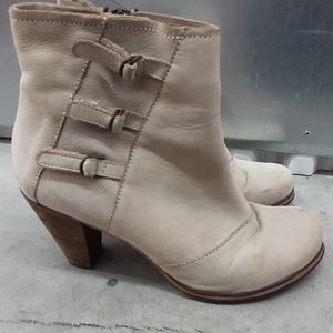 Anthropologie Holding Horses Creme Suede Booties Size 38
